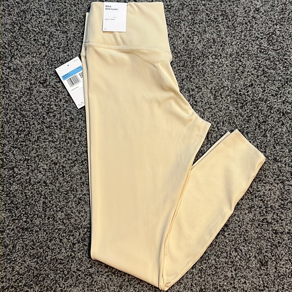 Nike One Luxe Tight Fit Ribbed Training Leggings Size Medium NWT - Picture 3 of 7